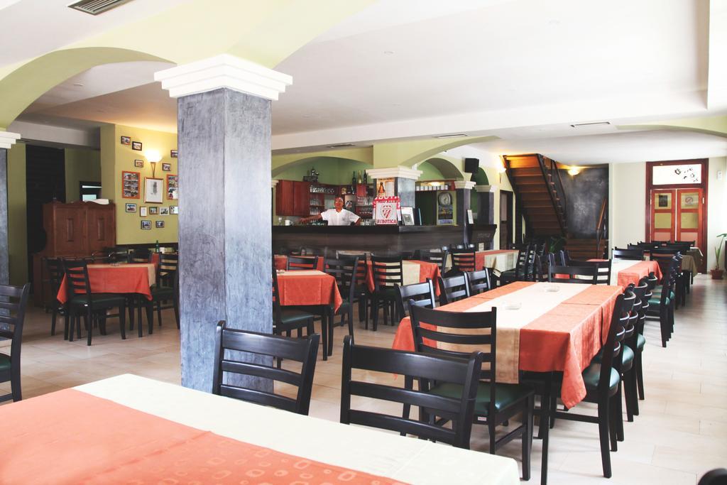Rooms Gat Subotica Exterior foto
