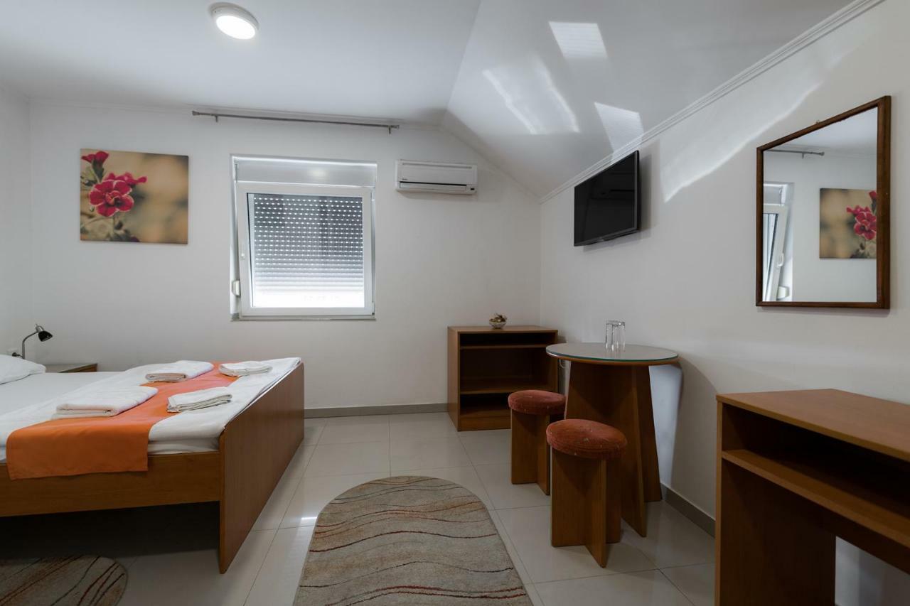 Rooms Gat Subotica Exterior foto